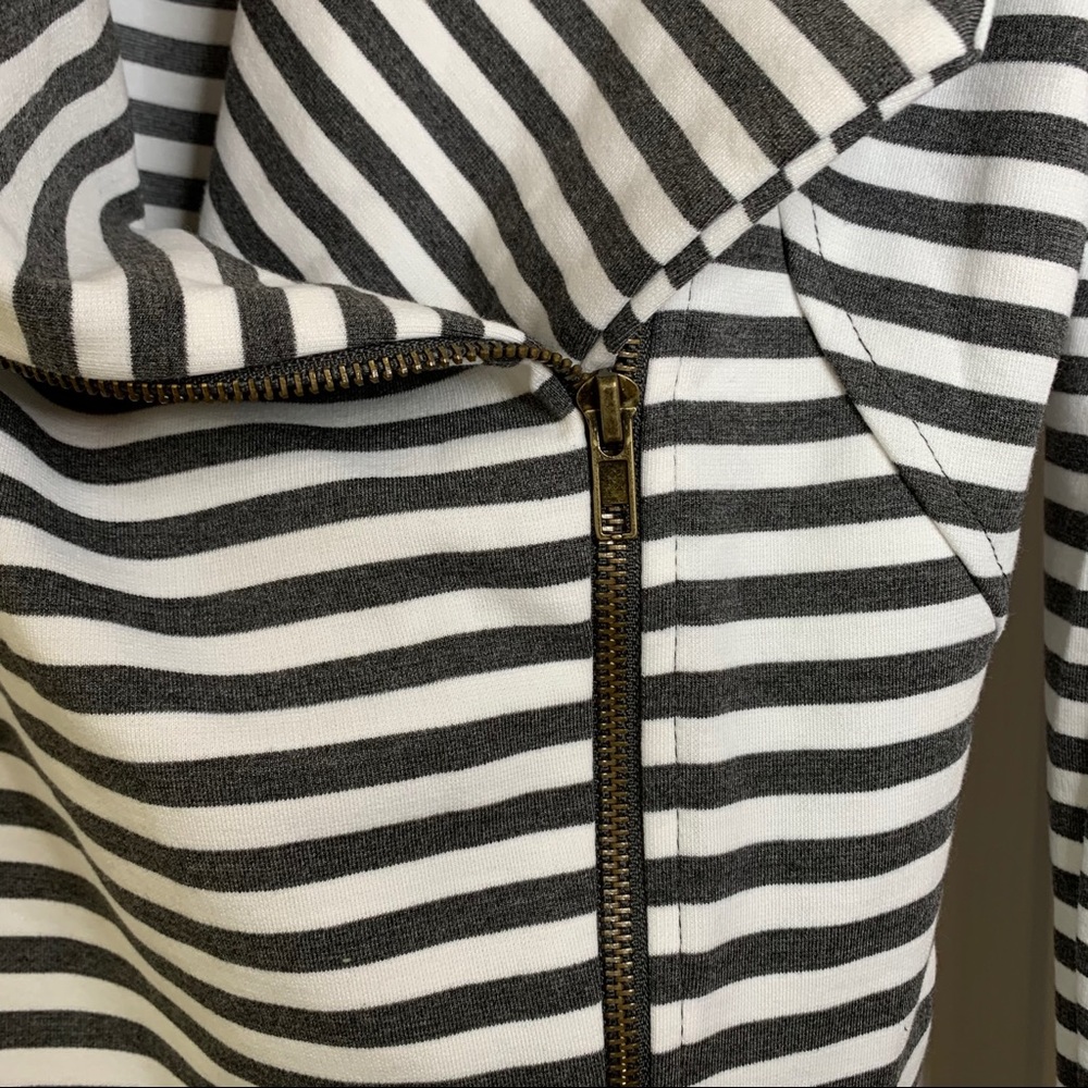 Striped light jacket - Picture 2 of 5